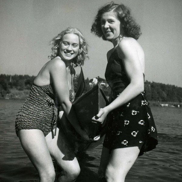 Kanotsättning på Farstanäset sommaren 1943 Foto:Stockholmskällan